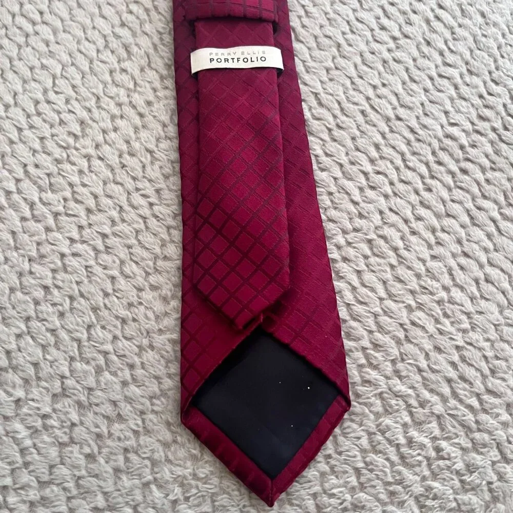 Perry‎ Ellis Portfolio Men's Burgundy Necktie